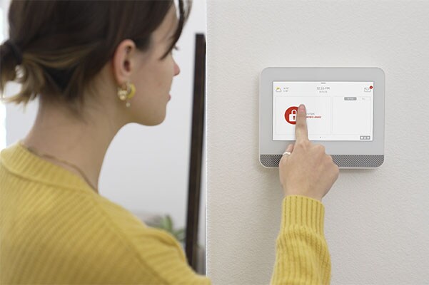 For security teams, procurement professionals and other decisionmakers in the light commercial and multifamily property markets, finding a security system that meets the needs of your business can be a challenge.
