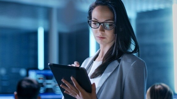A women holding tablet in hand