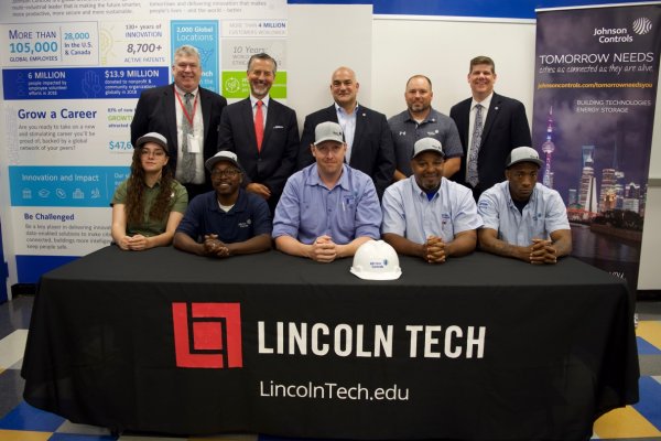 Students and executives at a workshop organized by Johnson Controls and Lincoln Tech