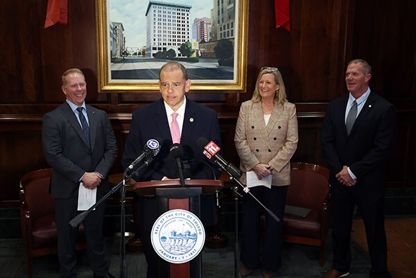 Johnson Controls representatives, Toledo Mayor Wade Kapszukiewicz and Toledo Department of Public Utilities Doug Stephens celebrate the end of the city’s smart meter replacement program.