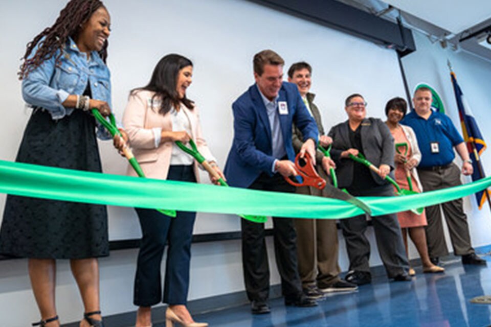 Group of people inaugurating an event