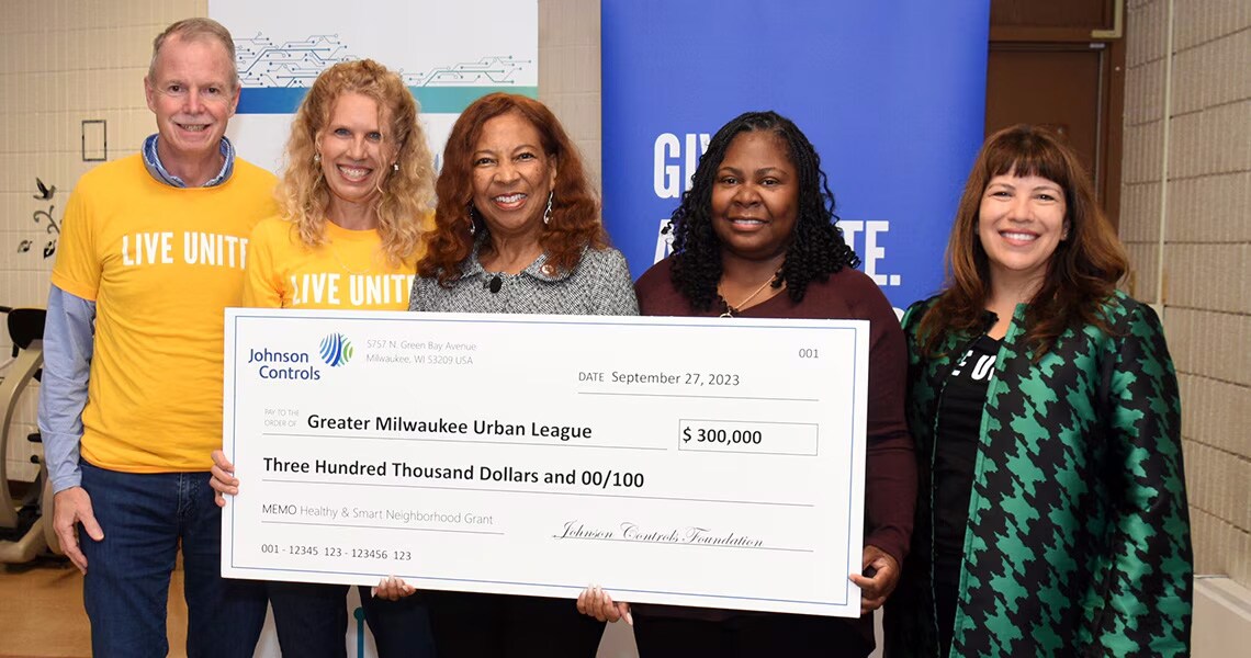 George Oliver distributing "Smart and Healthy Neighborhood" grants for Milwaukee-area nonprofit organizations